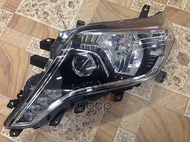 

Фара Передняя Toyota 8118560J20