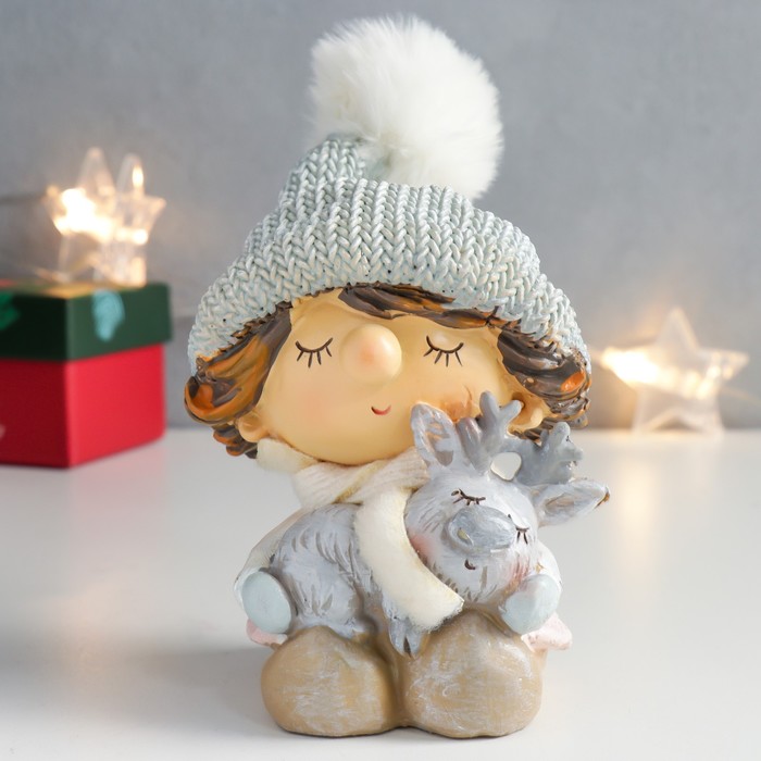 

Сувенир полистоун "Мальчик в серой шапке со спящим оленёнком" 8,5х8,5х12,5 см