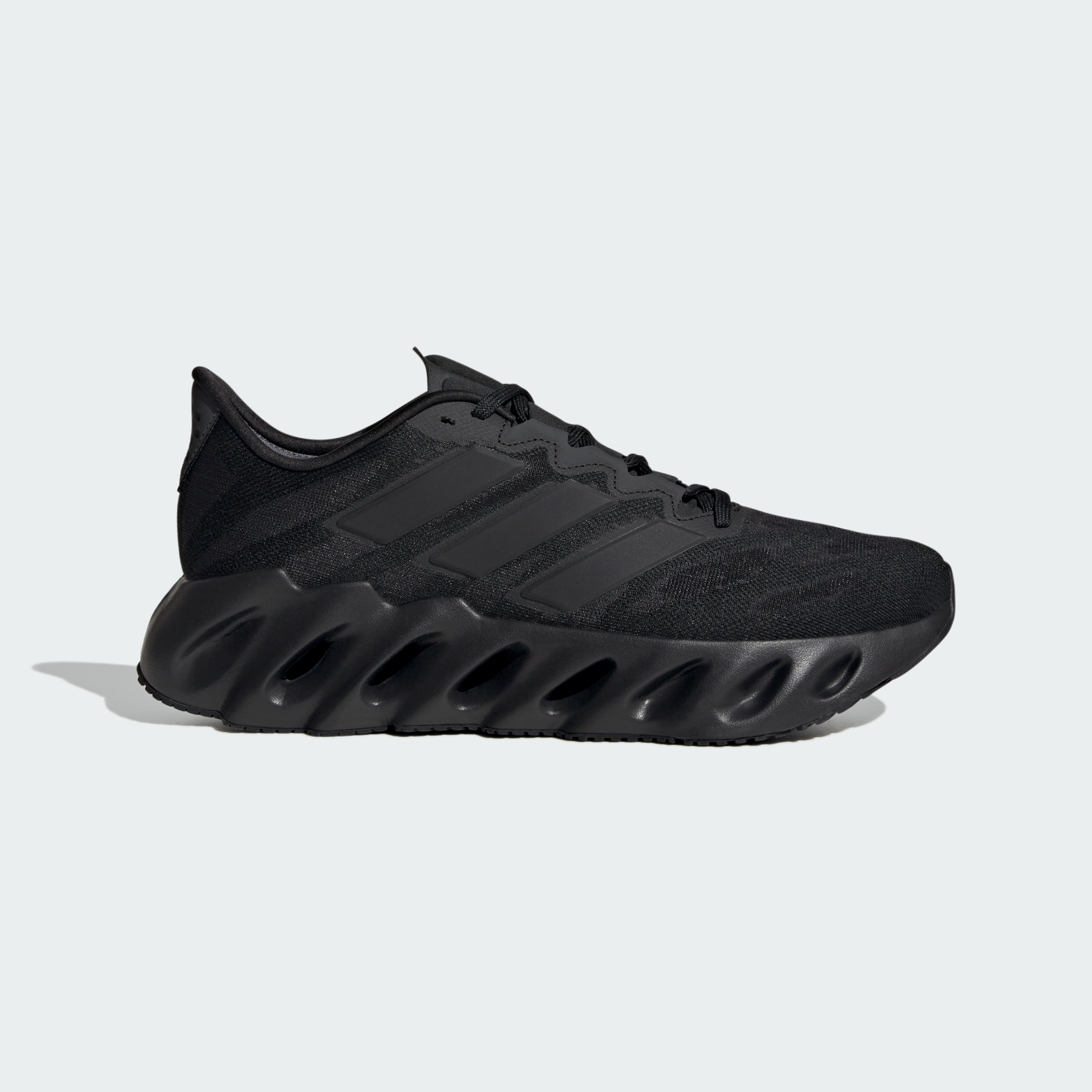 

Кроссовки мужские Adidas Swift ID1779 черные 9.5 US, Черный, ID1779