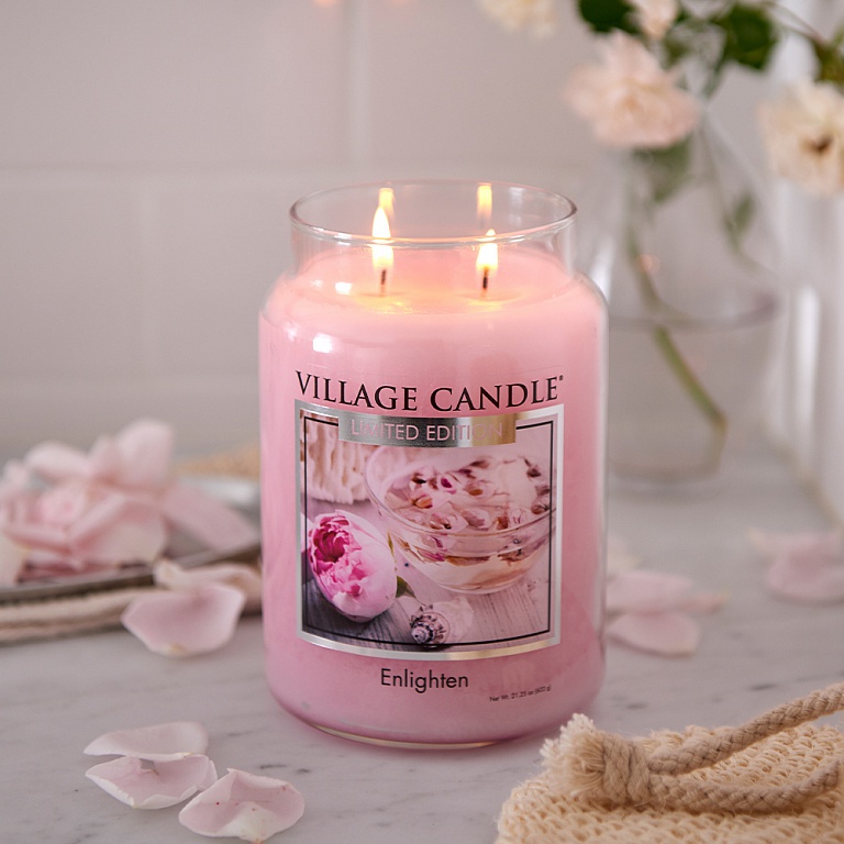 фото Ароматическая свеча village candle "fresh cut peony", средняя