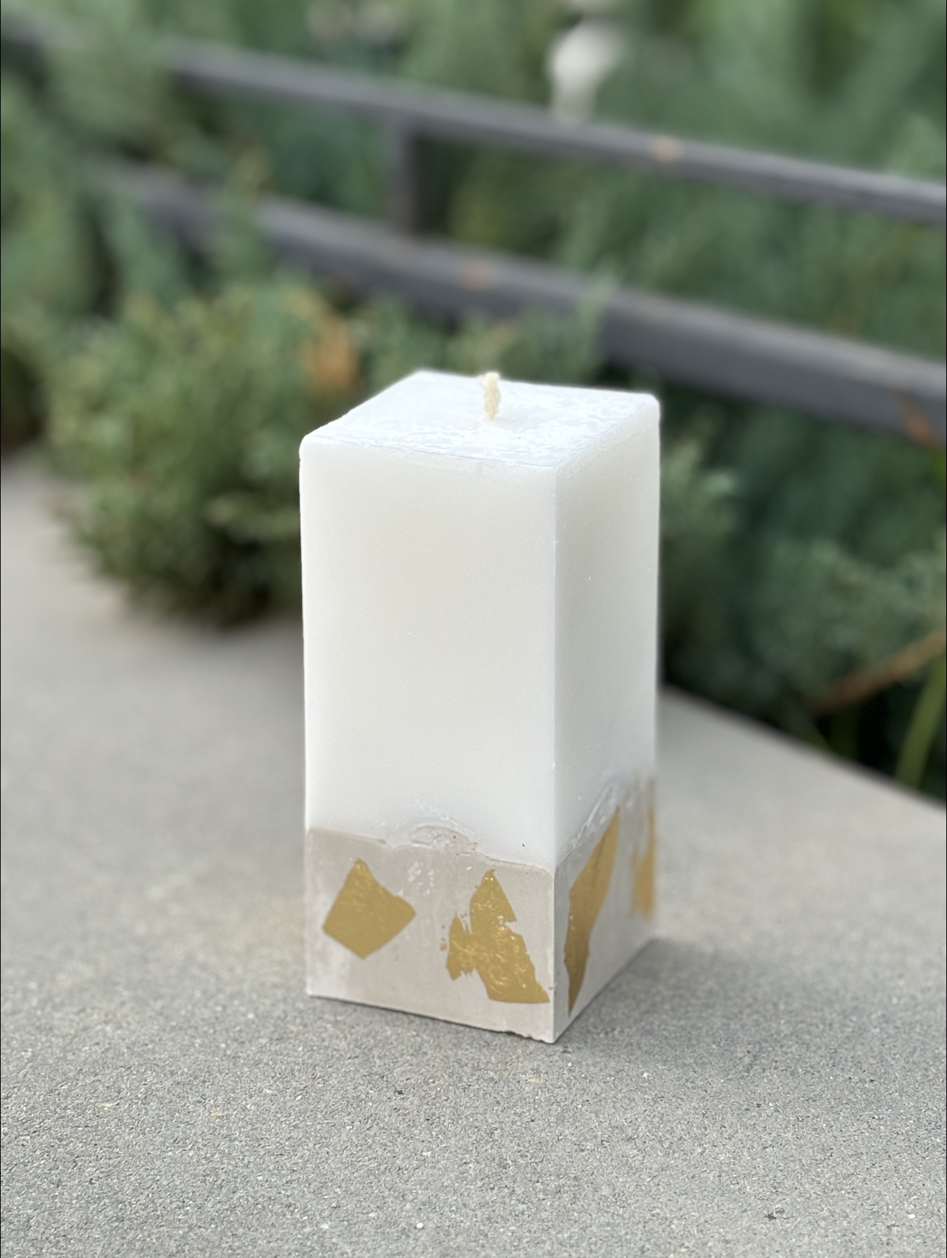 

Интерьерная свеча 10891112 белый с бетоном