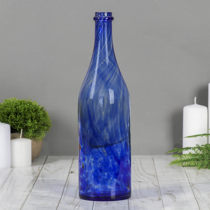 Купить бутылки саратов. Синяя бутыль. Стеклянные вазы и бутылки. Синяя бутылка стекло. Стеклянные бутылки синего цвета.