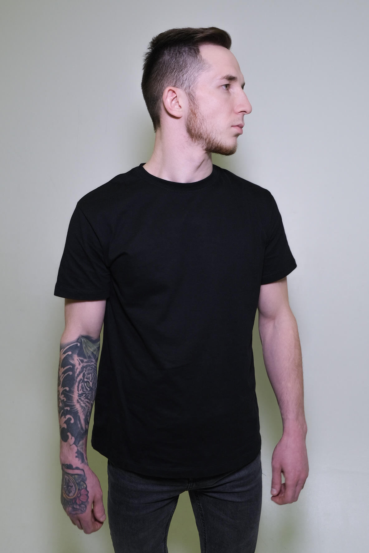 Футболка мужская ЛуКон Snob черная 50 RU