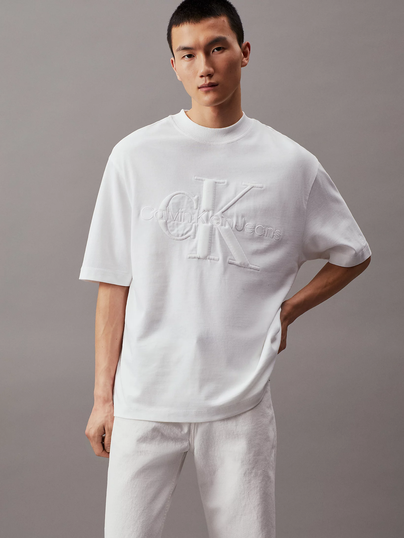 

Футболка мужская Calvin Klein J30J325210YAF белая S, Белый, J30J325210YAF