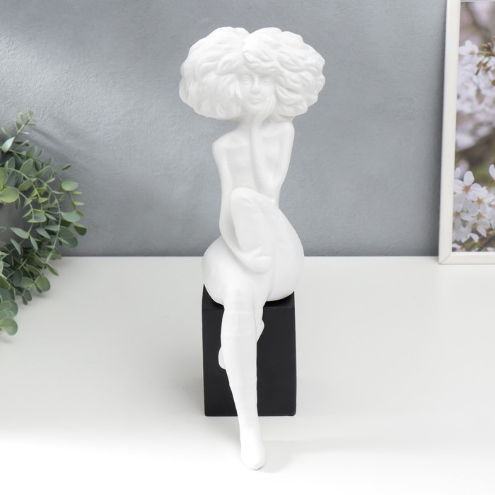 фото Сувенир полистоун "скульптура девушки с пышными волосами" бело-чёрный 36х20х13,5 см nobrand