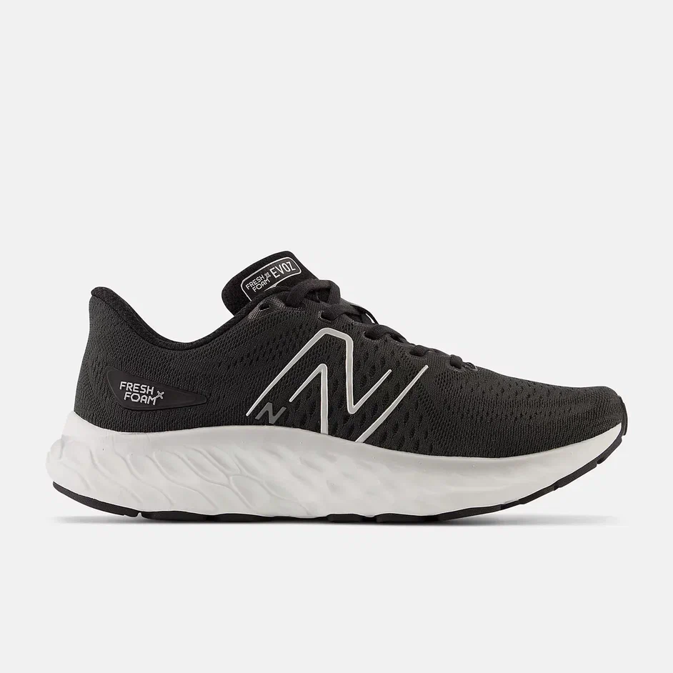 

Спортивные кроссовки женские New Balance WEVOZLK3 черные 6.5 US, Черный, Fresh Foam Evoz V3