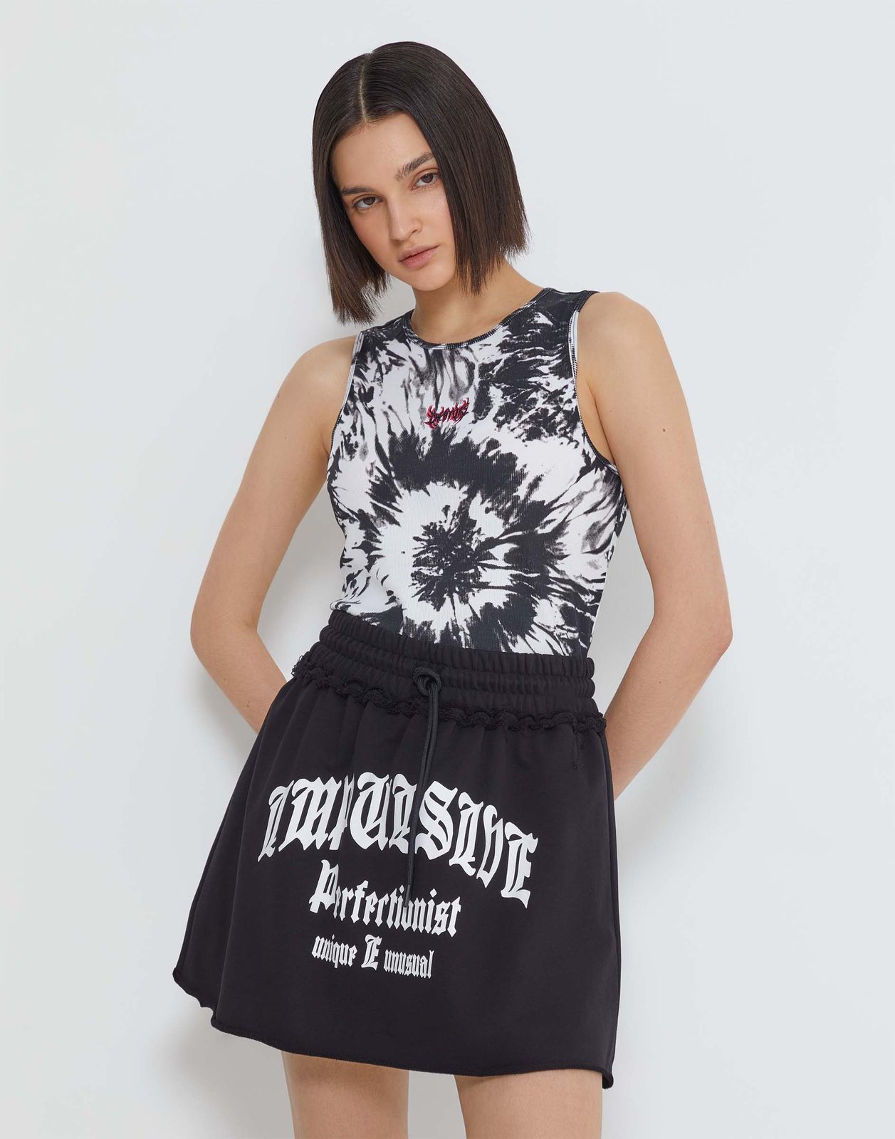 

Майка для девочки Gloria Jeans GTN003990 черный/белый 18+/170, GTN003990