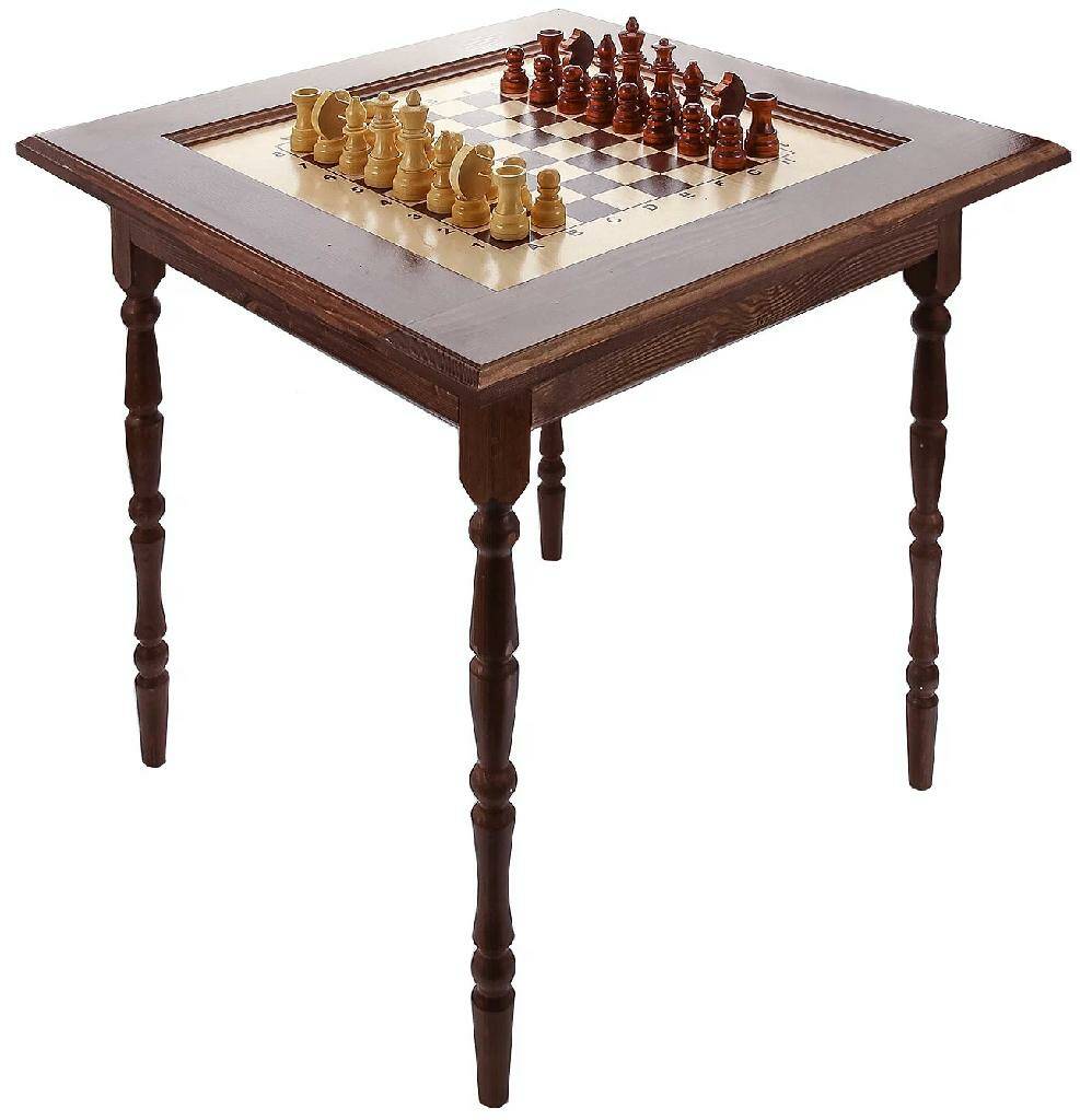 Шахматный стол с фигурами из дерева на резных ножках