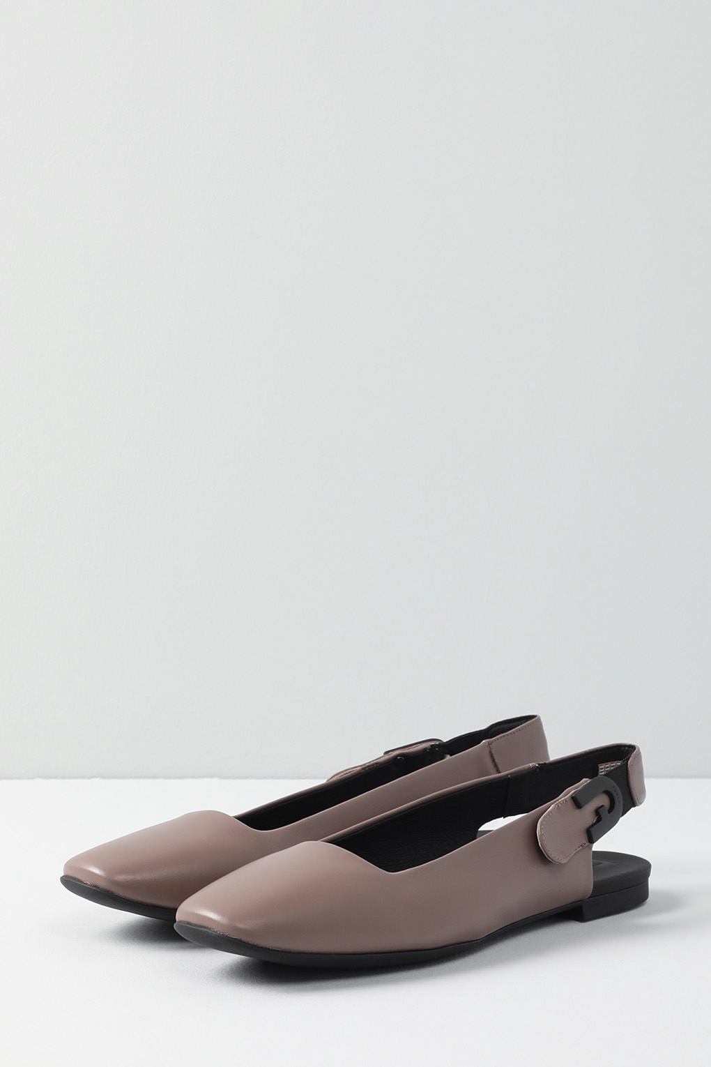 

Туфли женские Furla YG02ACOX3000010 бежевые 37 EU, Бежевый, YG02ACOX3000010