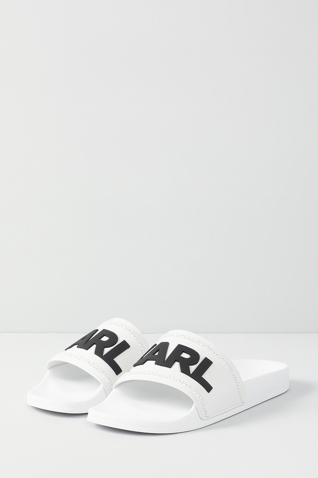 

Сланцы мужские Karl Lagerfeld 855018-532490 белые 44 EU, Белый, 855018-532490