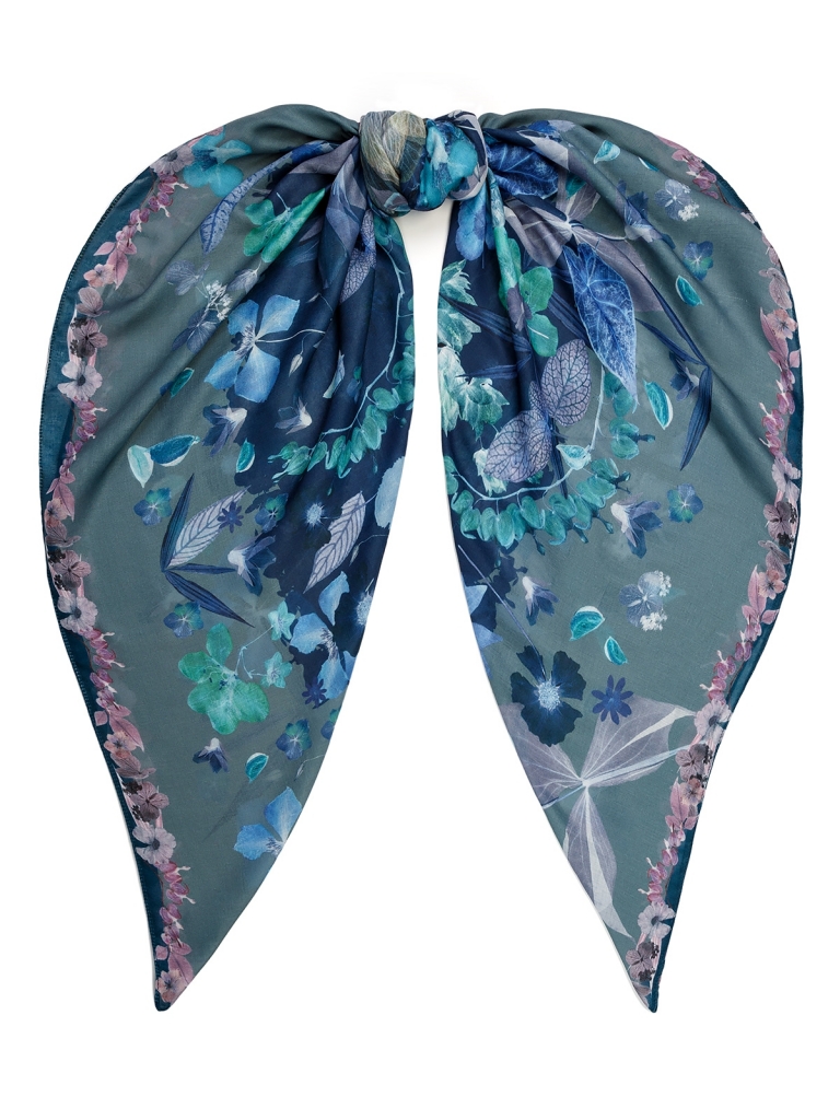 

Платок женский Eleganzza 01-00041352 голубой, 120x120 см, 01-00041352