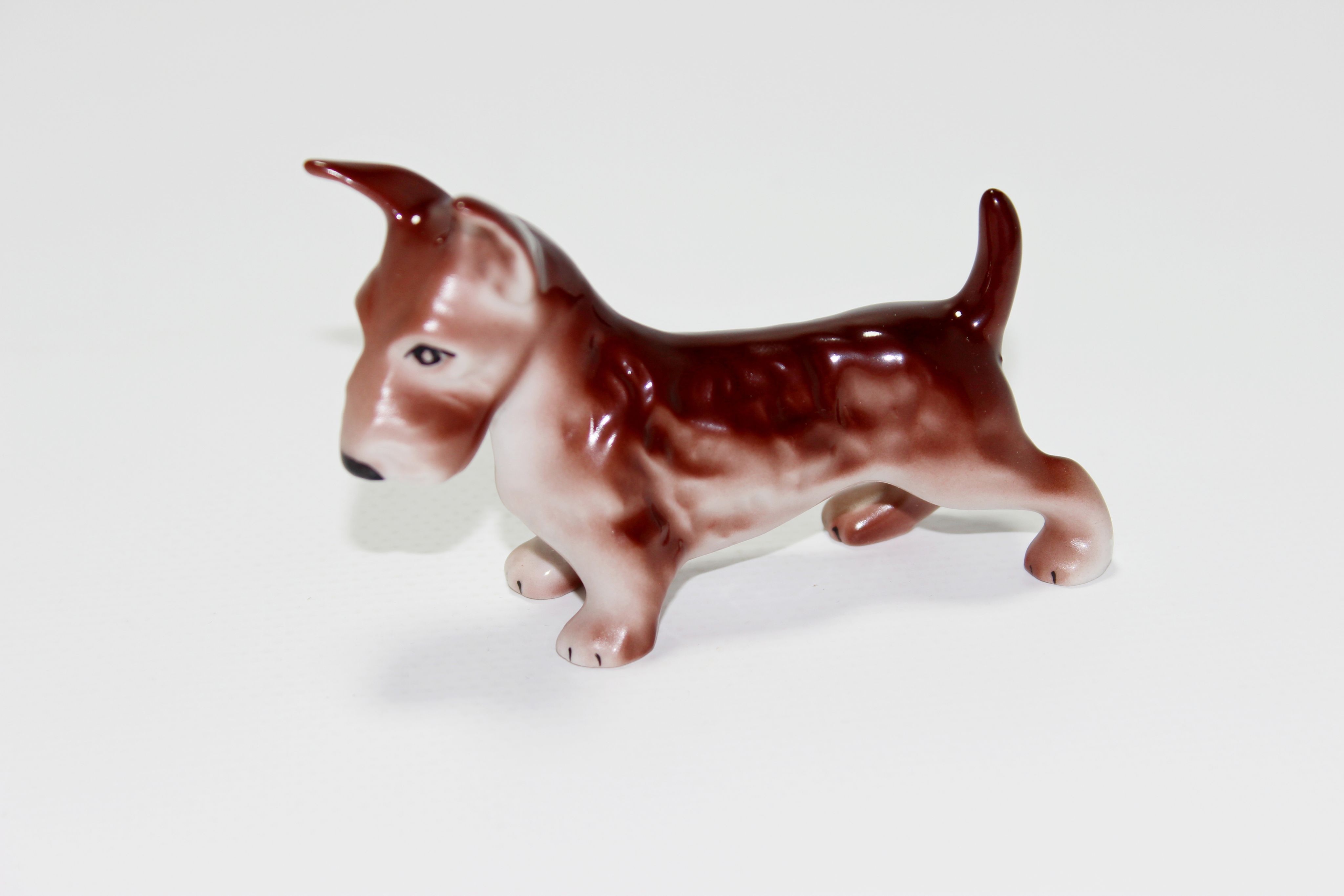 Фарфоровый сувенир Фарфор Сысерти Собака-Фокстерьер