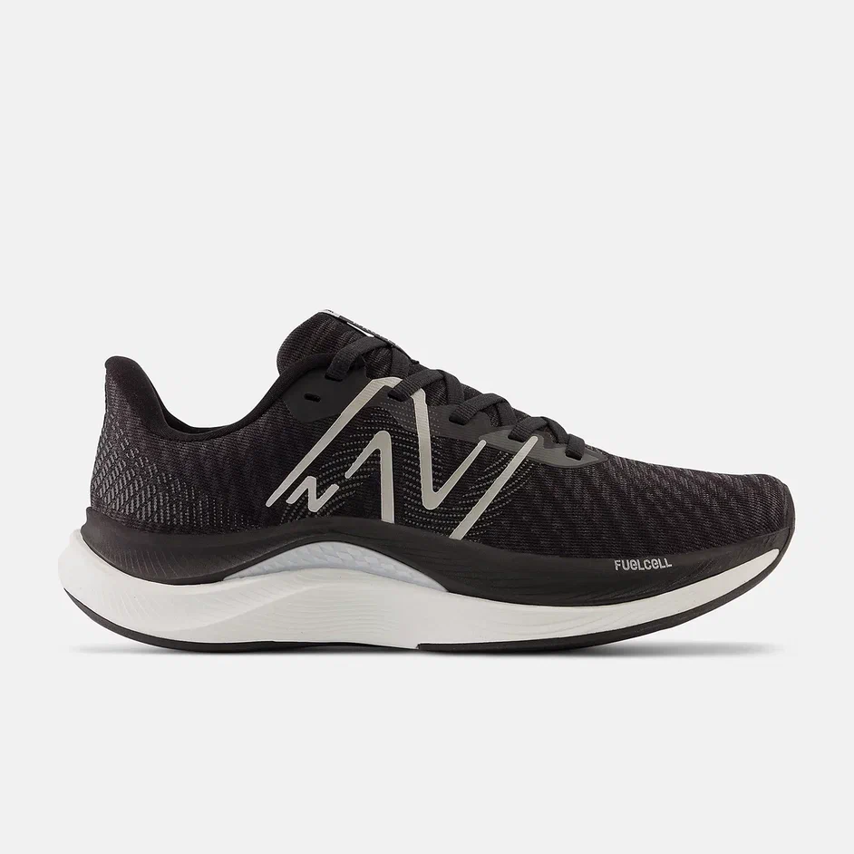 

Спортивные кроссовки женские New Balance Fuelcell Propel V3 черные 6 US, Черный, Fuelcell Propel V3