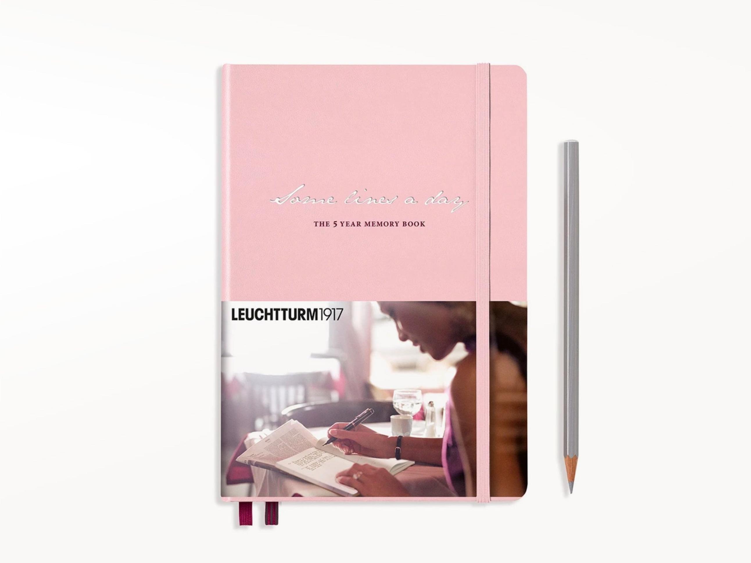

Блокнот Leuchtturm "Some Lines A Day" A5 на 5 лет 182л твердая обложка Розовый