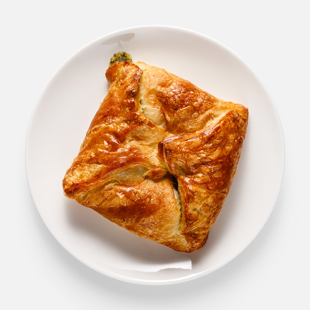 Слойка Кулинариум с сыром и зеленью, 95 г