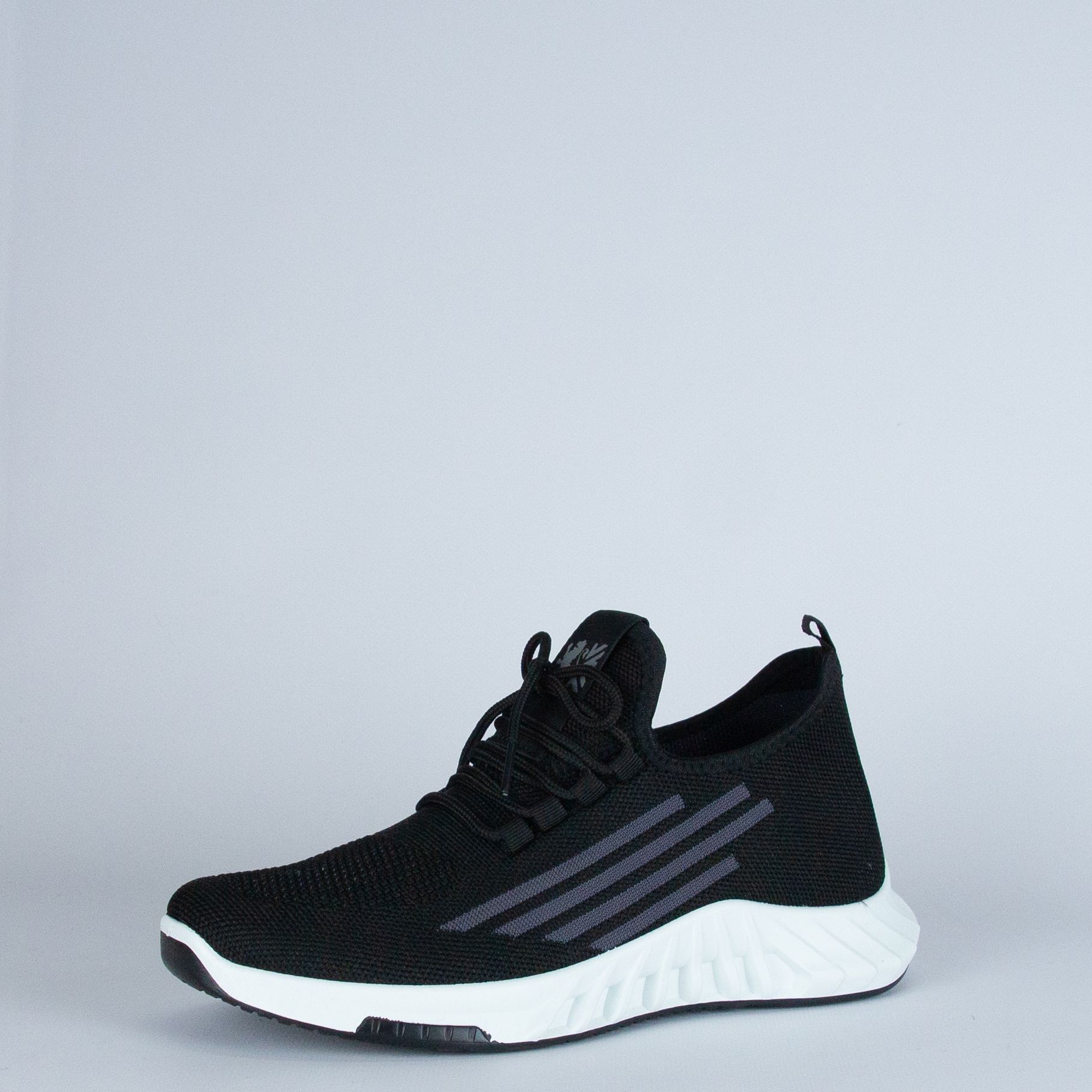 

Кроссовки мужские Crosby 437107-04-01 черные 44 RU, Черный, 437107-04-01