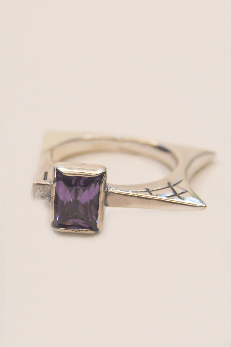 

Кольцо из серебра р.17,5 KseMiDa 0239К, аметист, 0239К
