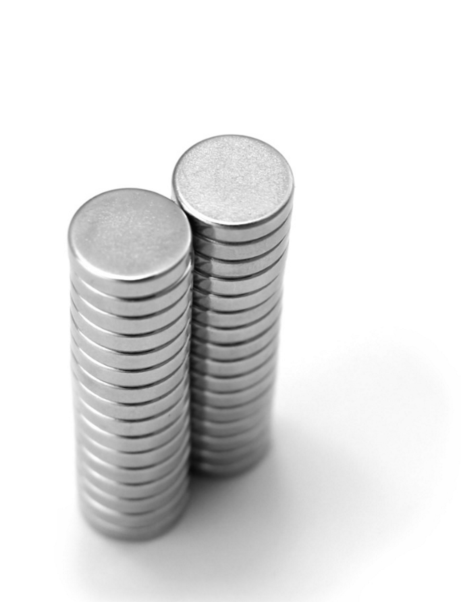 фото Неодимовые магниты диски maxpull, 13х3 мм n38, 30 шт. в тубе, сила сцепления 2,5 кг.