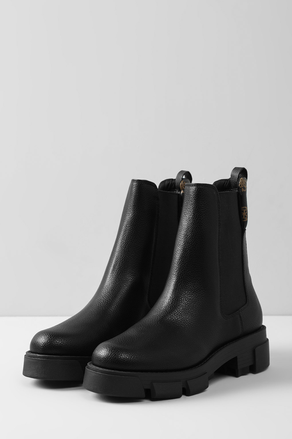 

Ботинки женские Guess FL8MAD FAL10 черные 41 RU, Черный, FL8MAD FAL10
