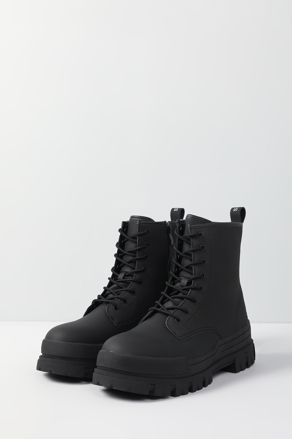 

Ботинки мужские Guess FM8CEN LEA12 черные 42 EU, Черный, FM8CEN LEA12