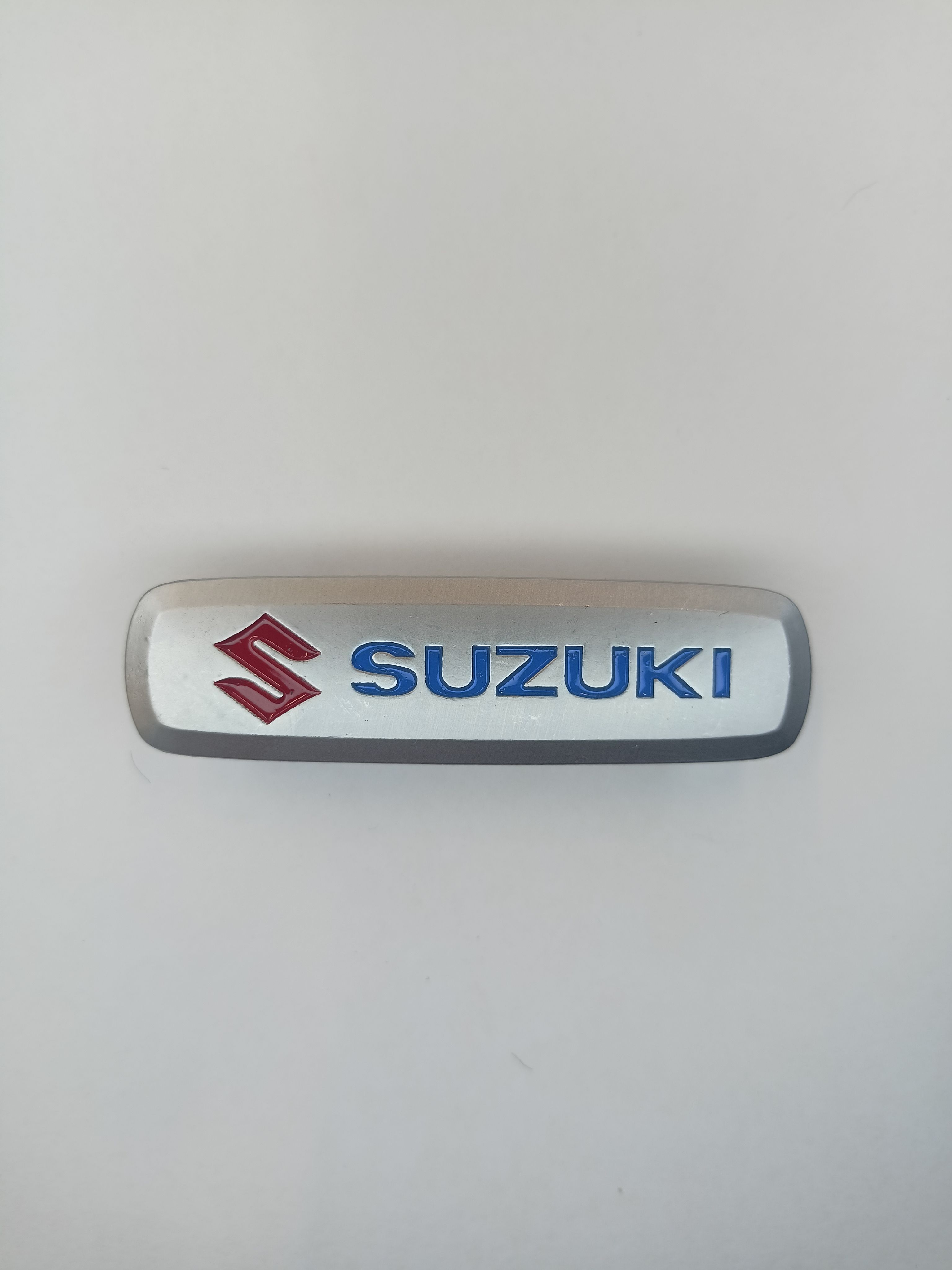 

Логотип с маркой автомобиля для ЭВА ковриков SUZUKI