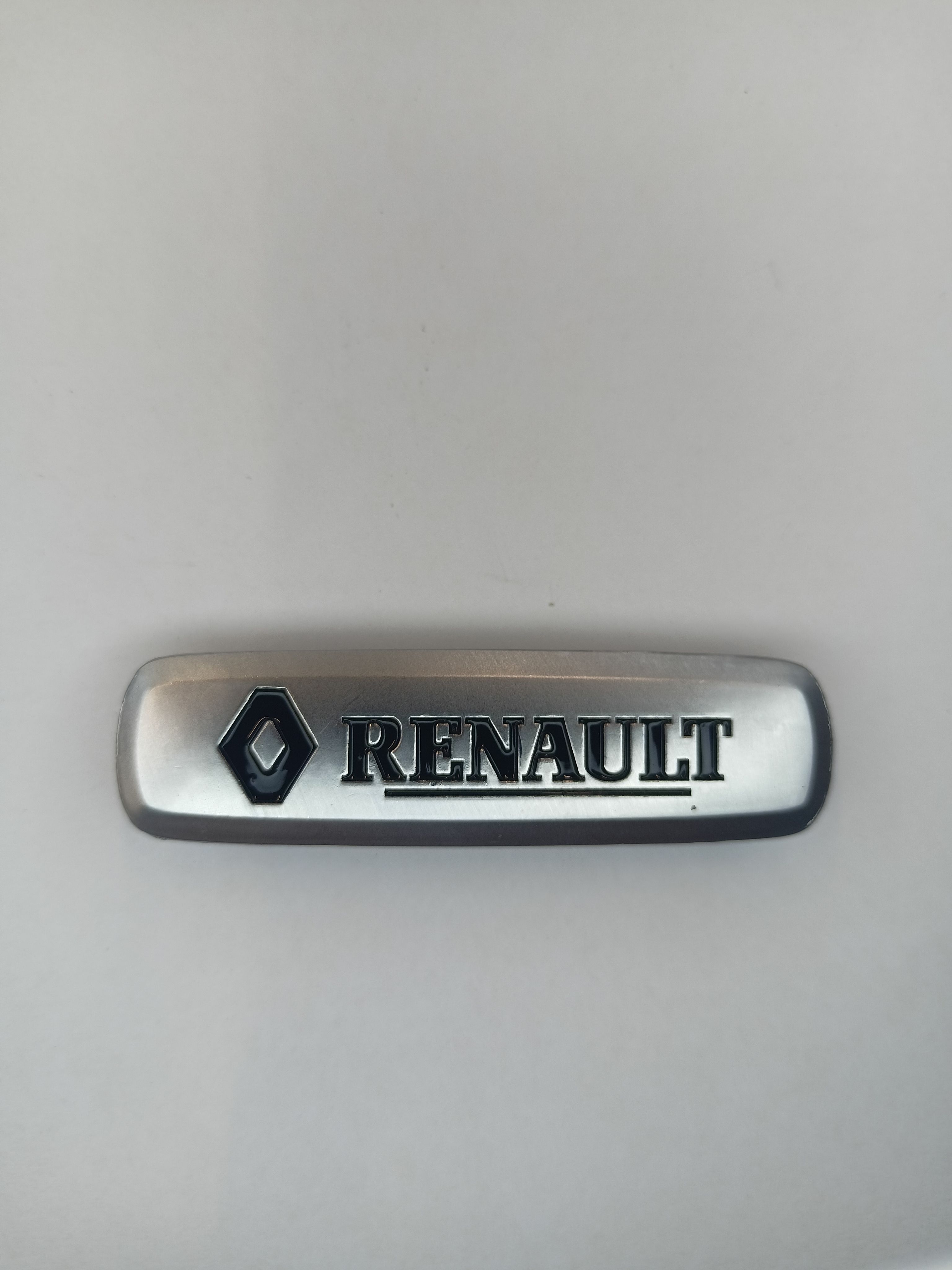 

Логотип с маркой автомобиля для ЭВА ковриков RENAULT