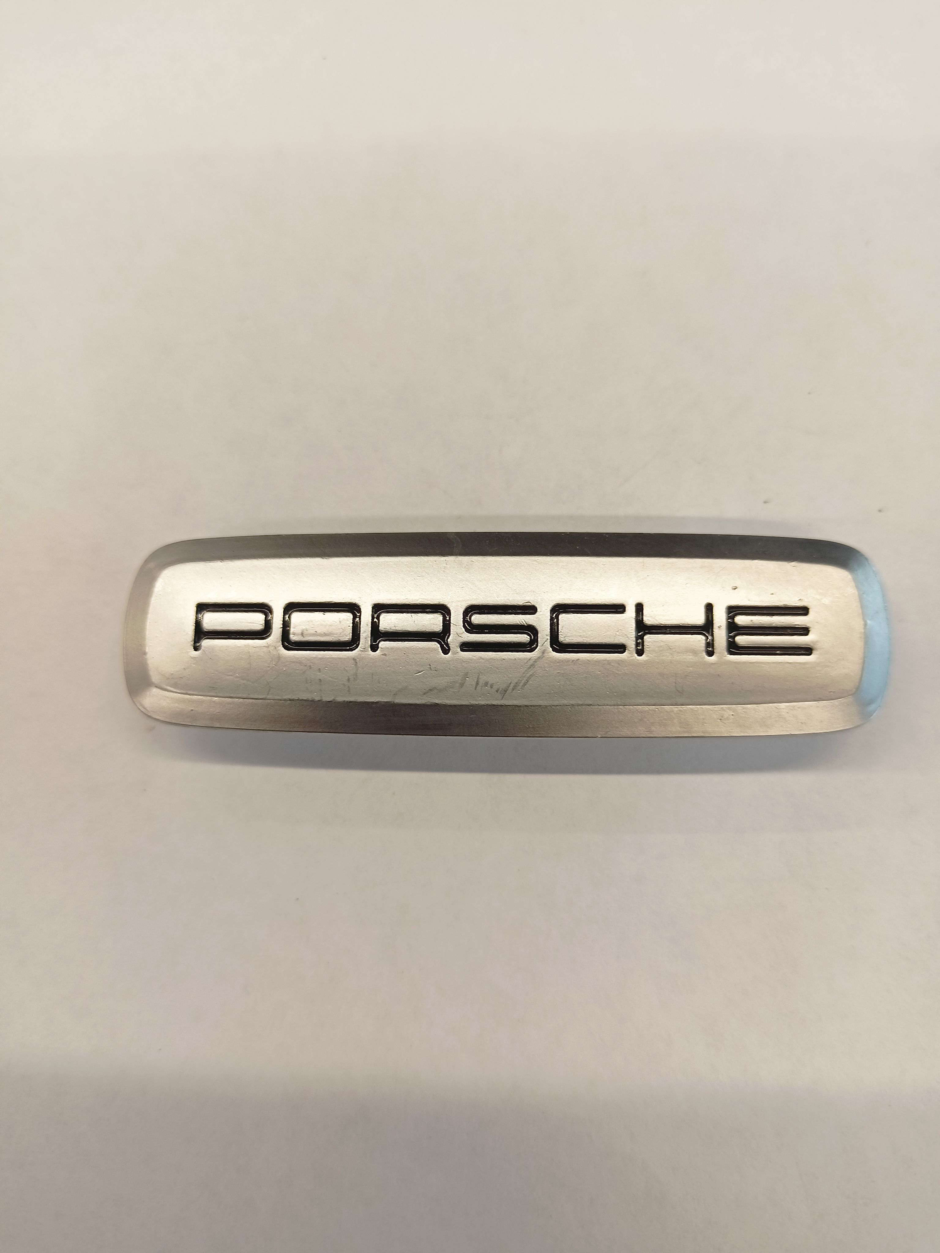 

Логотип с маркой автомобиля для ЭВА ковриков PORSCHE