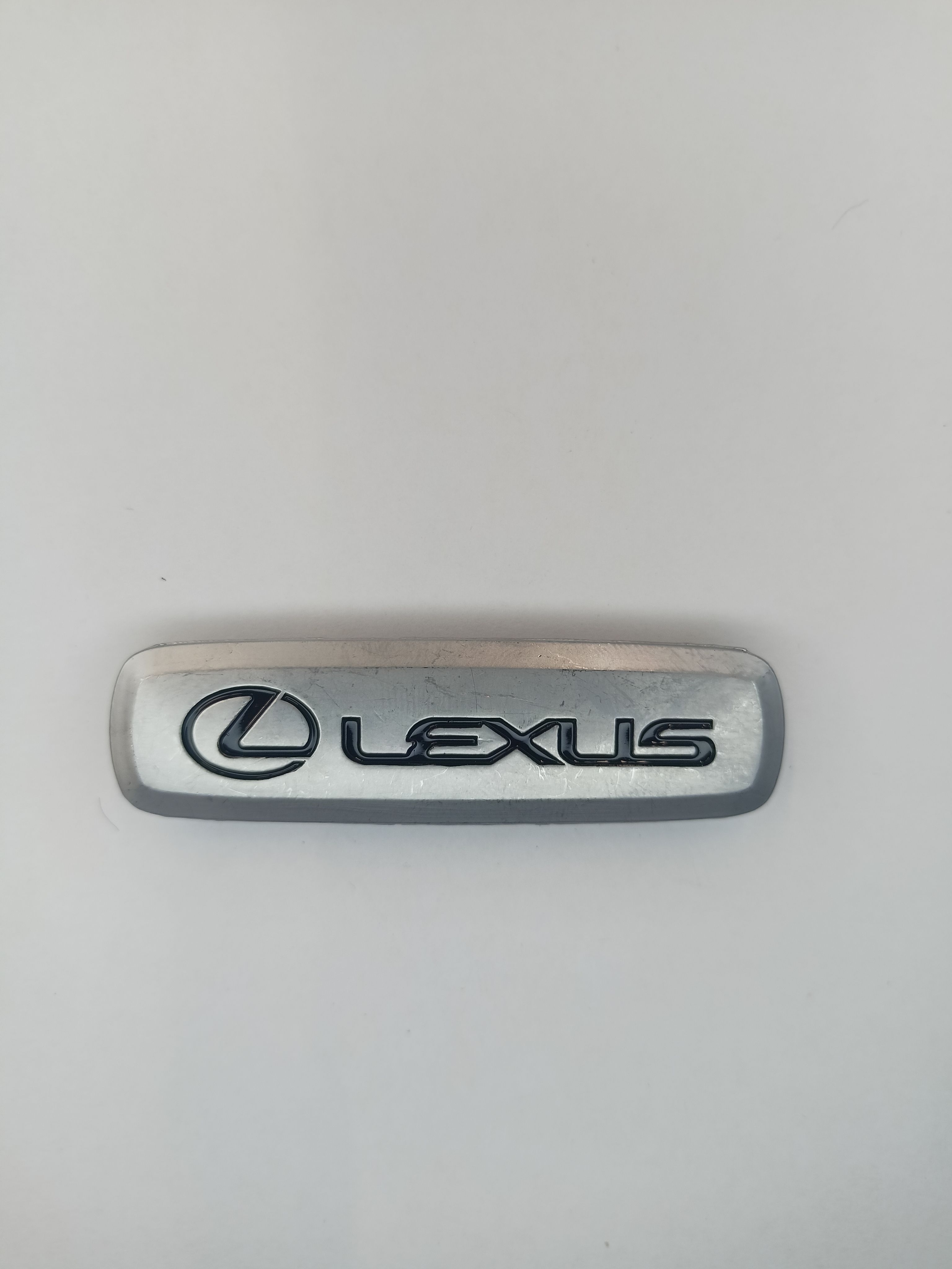 

Логотип с маркой автомобиля для ЭВА ковриков LEXUS