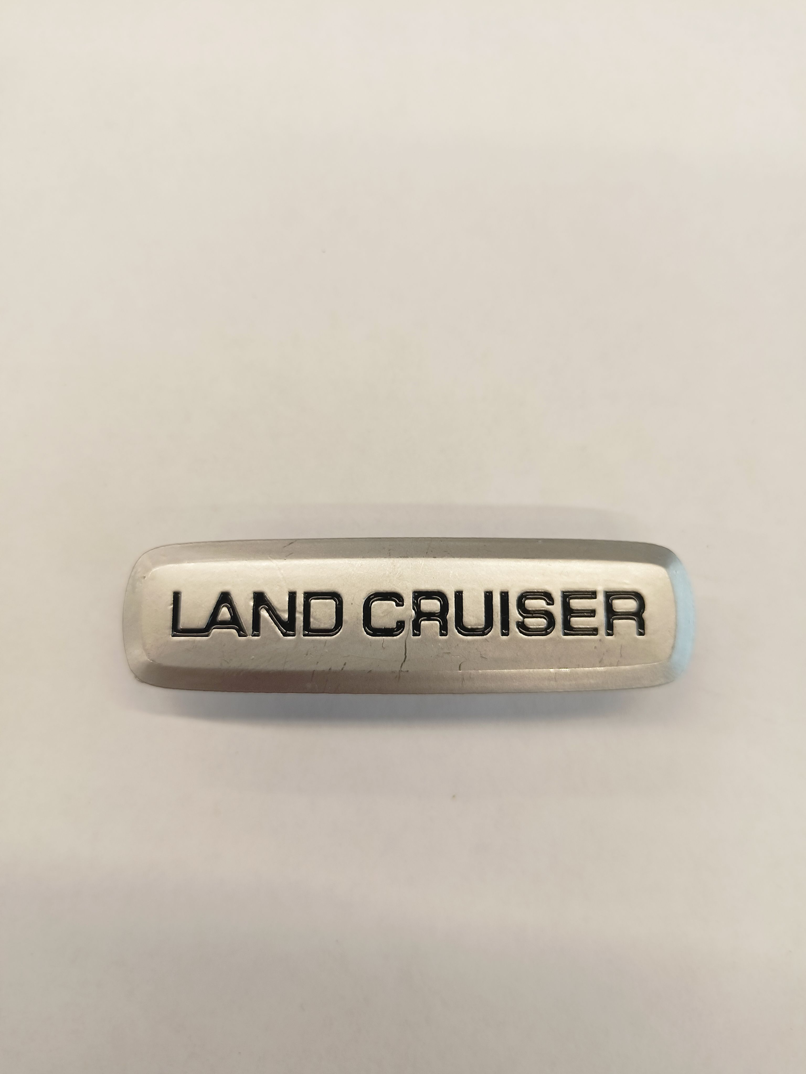 

Логотип с маркой автомобиля для ЭВА ковриков LAND CRUISER