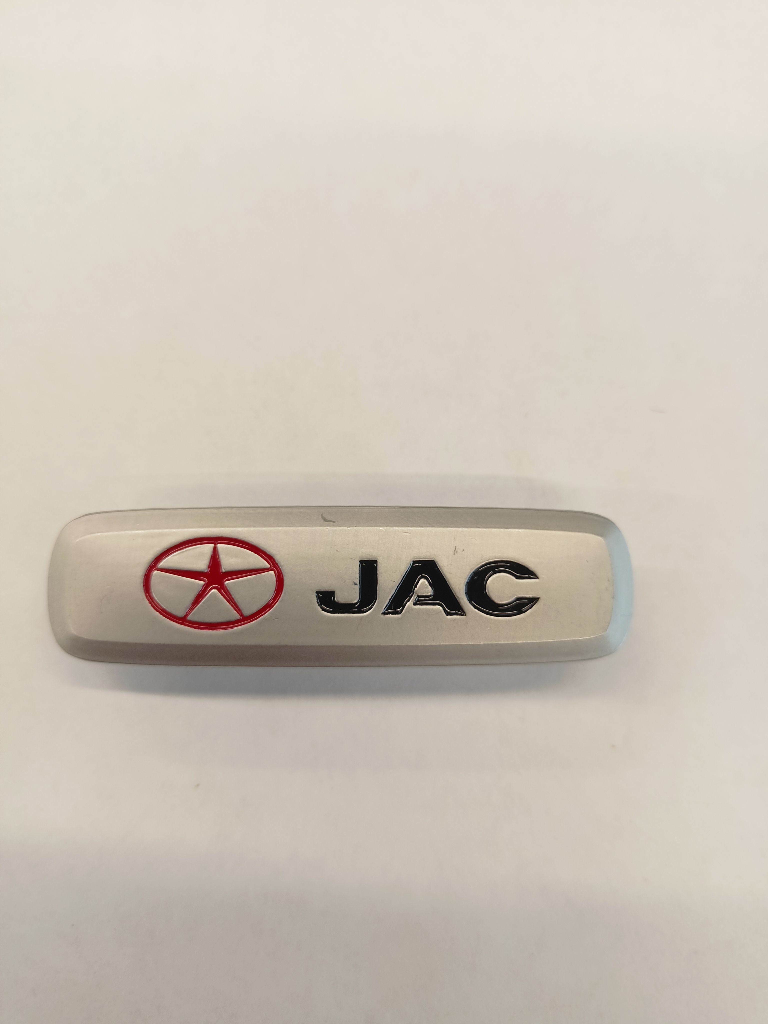 

Логотип с маркой автомобиля для ЭВА ковриков JAC