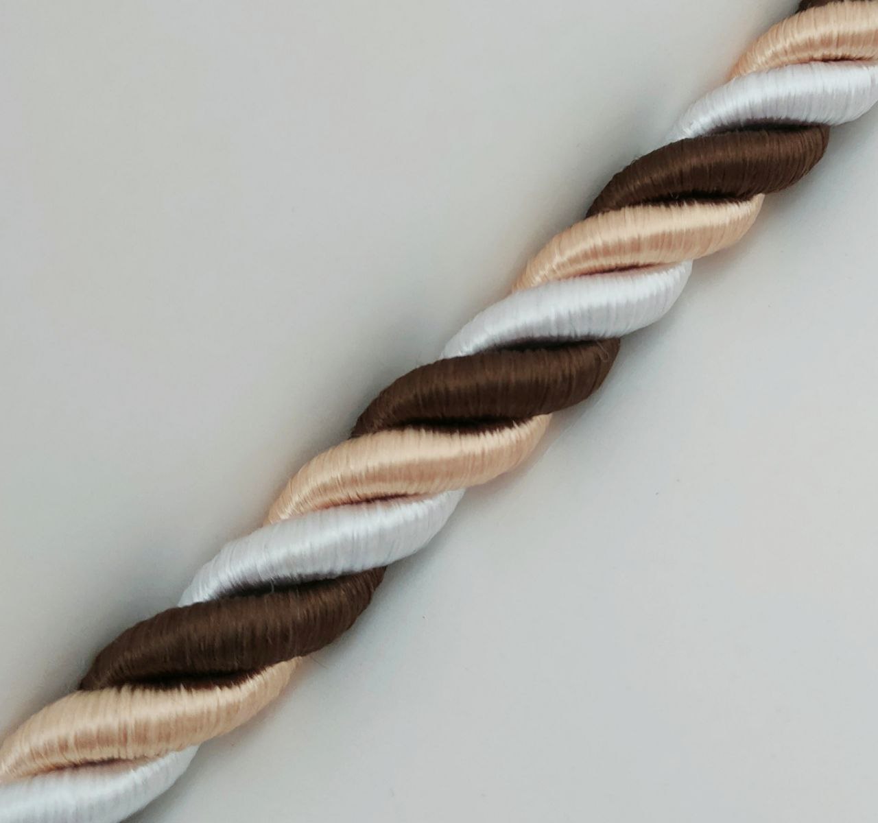 

Шнур декоративный idealtex 15Ш-30-11.7 , длина 30 м, диаметр 15 мм, Золотистый;белый;коричневый, 15ш11.7