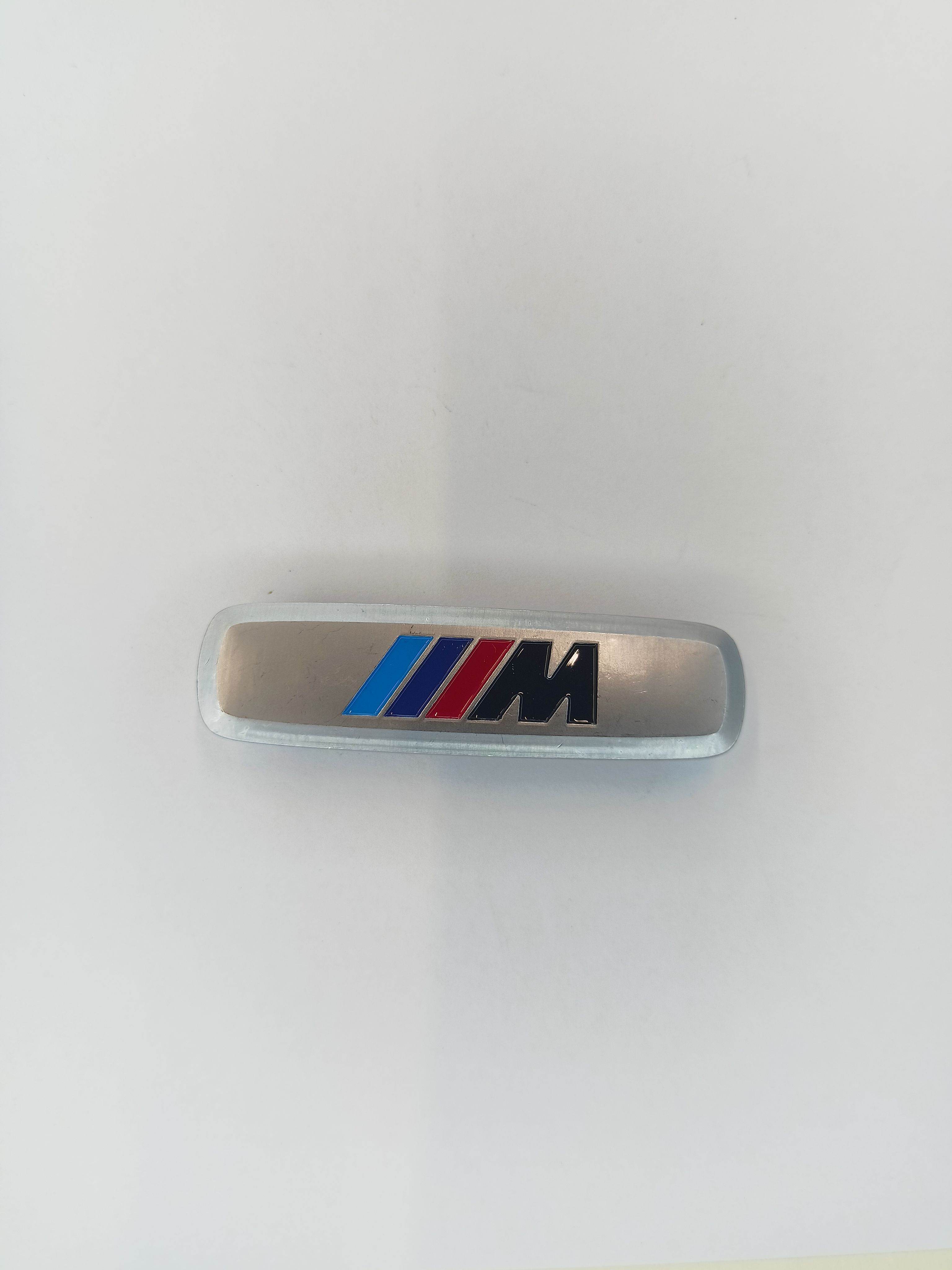 

Логотип с маркой автомобиля для ЭВА ковриков BMW M