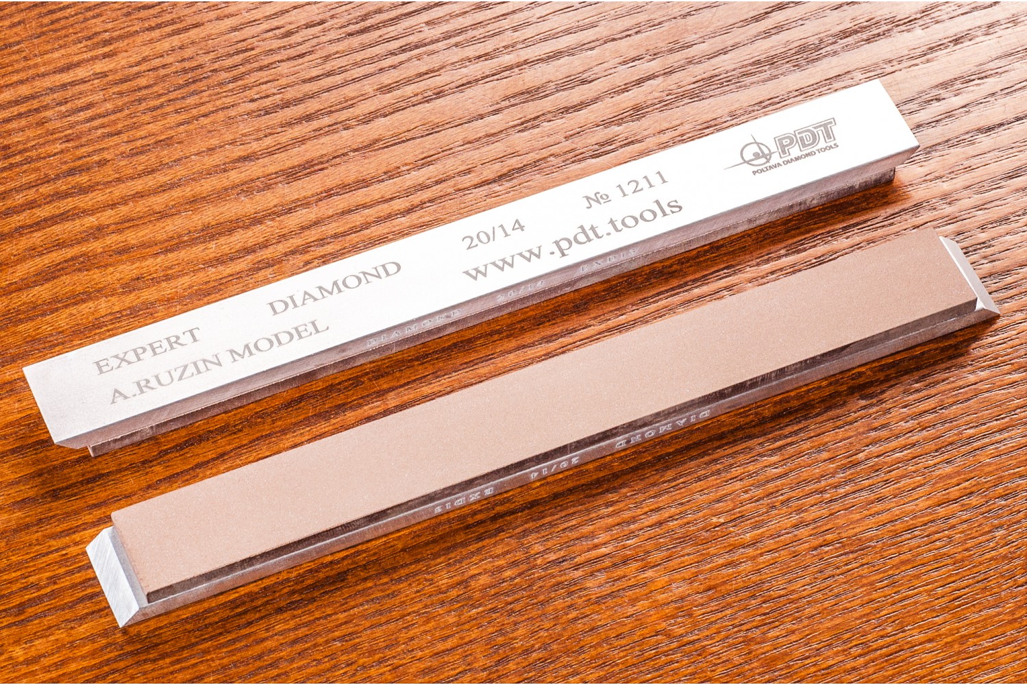 Алмазный брусок для заточки PDT EXPERT 150-17-3мм 20/14 мкм на алюминиевом бланке устройство для заточки ножей sturm