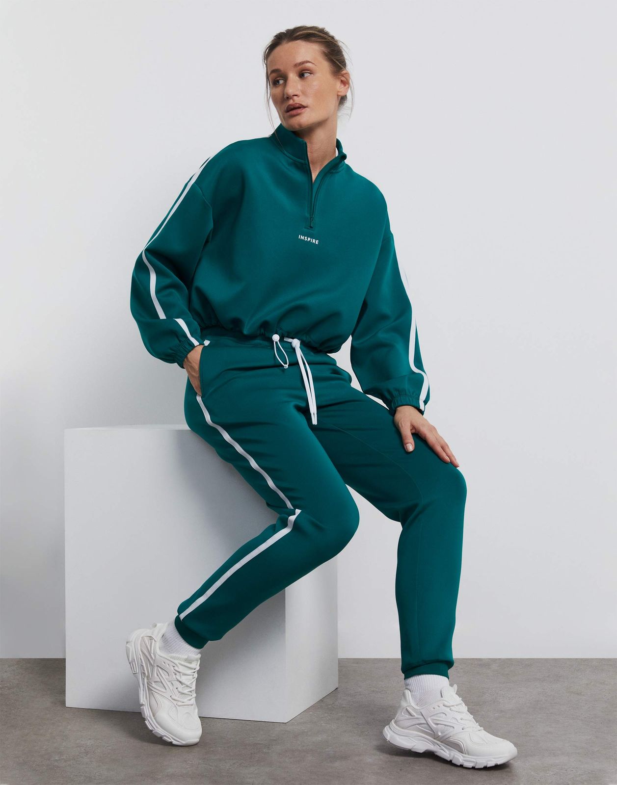 

Спортивные брюки Gloria Jeans GRT000491 темно-зеленый L/170 женские, GRT000491