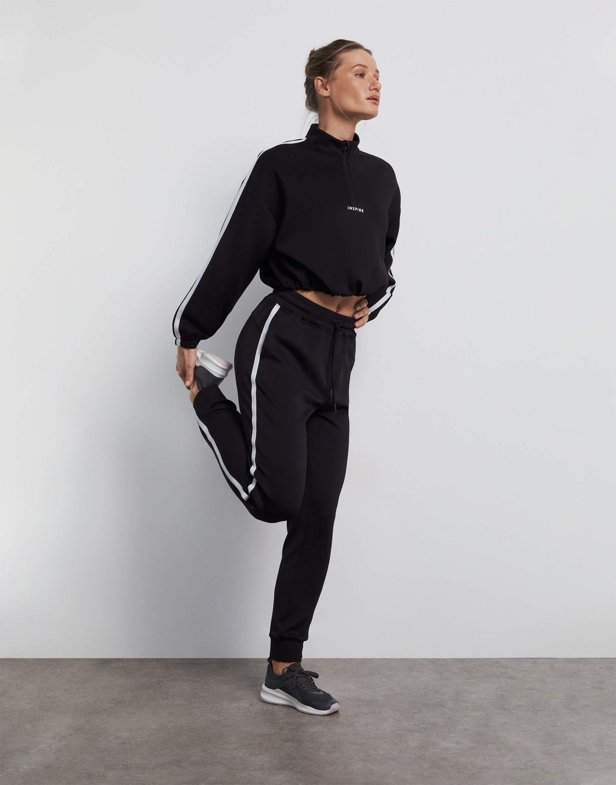 

Спортивные брюки Gloria Jeans GRT000491 черный XS/164 женские, GRT000491