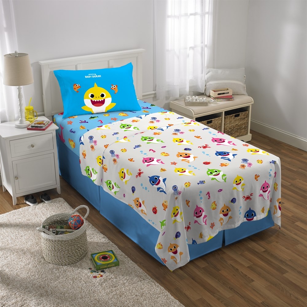 

Постельное белье семья Акуленка (Shark Family Sheet Set)