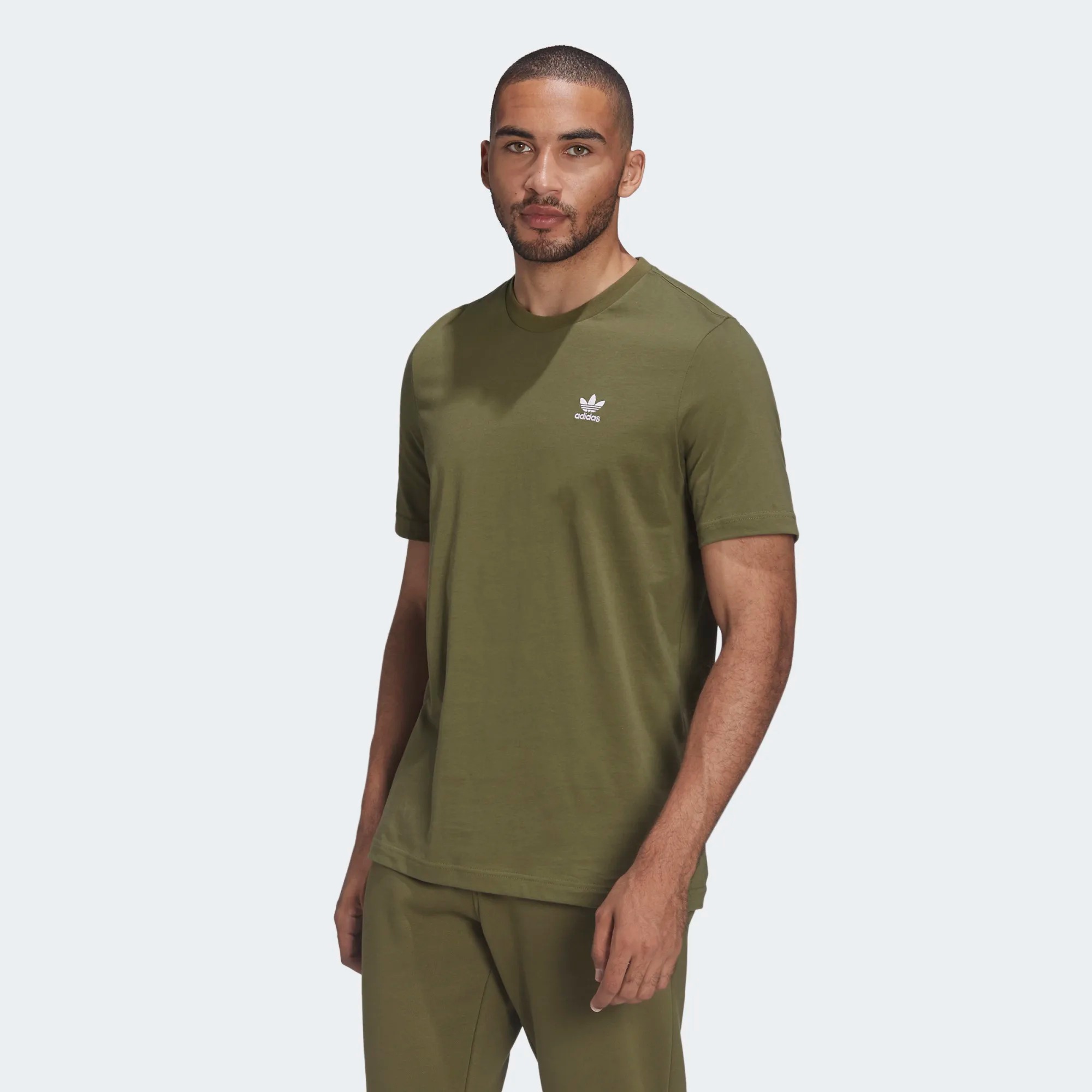 фото Футболка мужская adidas essential tee зеленая xs