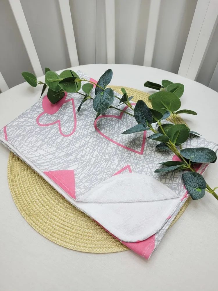 Пеленка непромокаемая Розовые вязаные сердечки на сером 70*100см