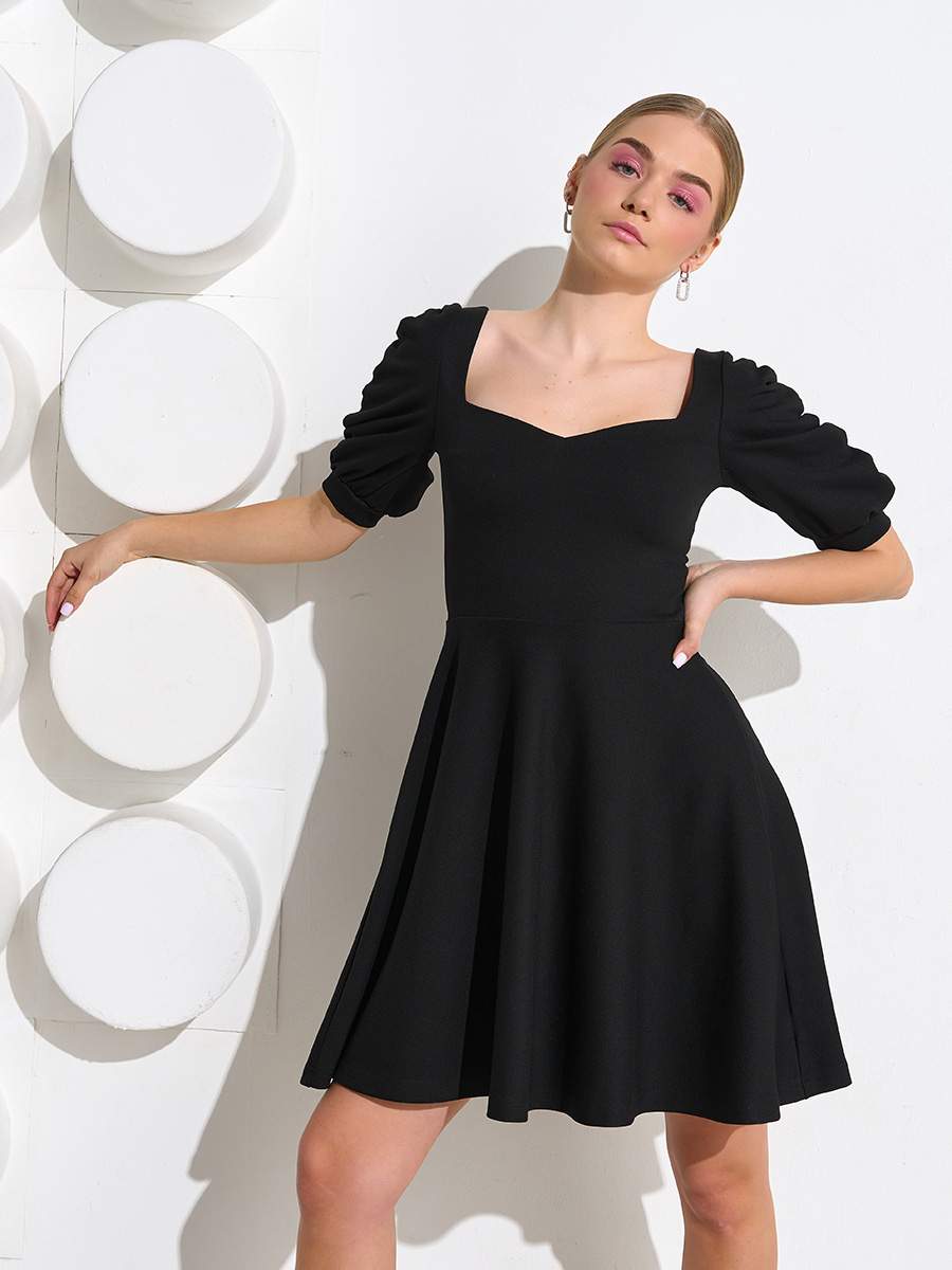 Платье женское Liza Volkova 452902552 черное 44 RU