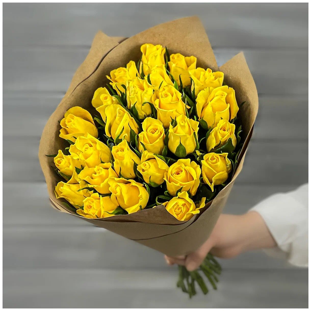 

Монобукет Букет Маркет роза 40 см 17 шт. желтый в крафте B1976, 17 роз 40 см