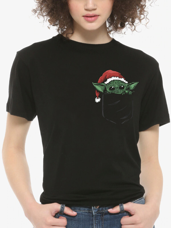 

Футболка женская Dream Shirts Малыш Грогу в Кармашке черная L, Черный, Малыш Грогу в Кармашке
