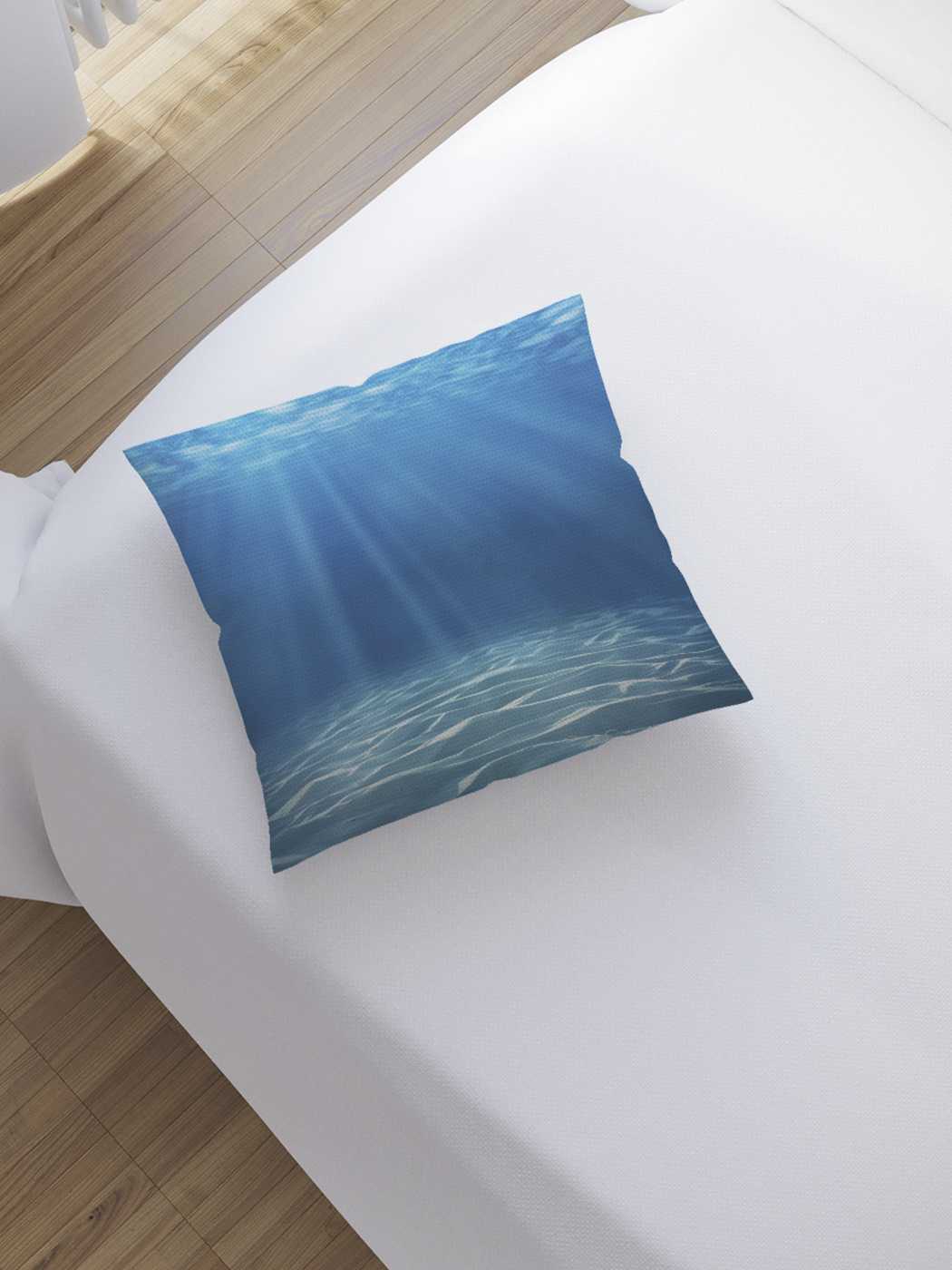 

Наволочка декоративная JoyArty "Солнце освещает морское дно" на молнии, 45x45 см, Оранжевый