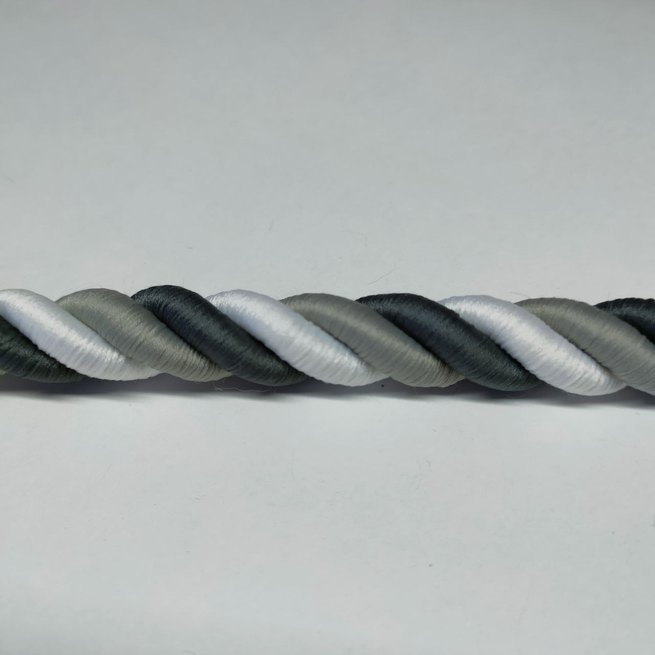 

Шнур декоративный idealtex Ш-36-13.4м , длина 36 м, диаметр 12 мм, Серый;белый, 13.4м