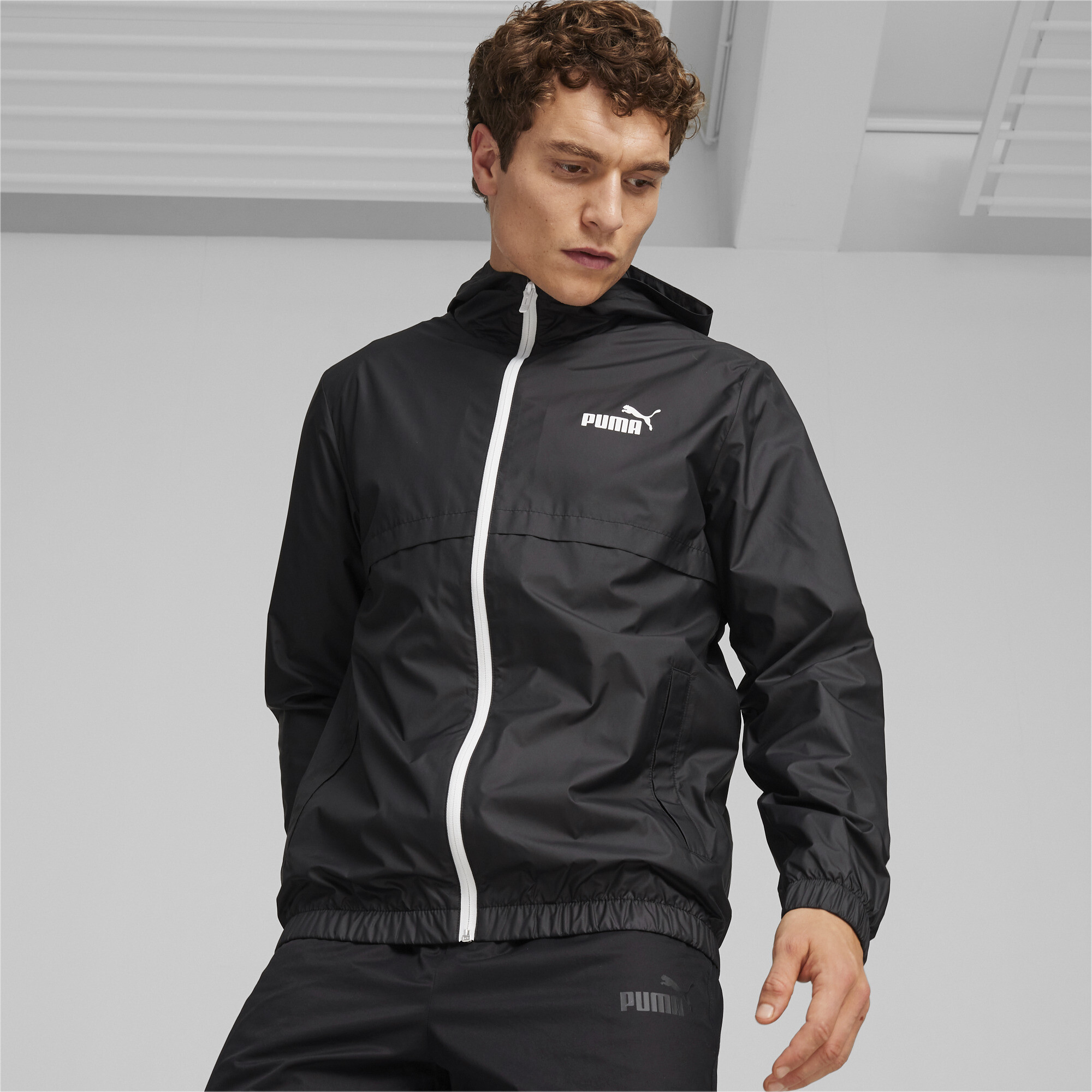 

Ветровка мужская PUMA ESS Solid Windbreaker черная XL, Черный, ESS Solid Windbreaker