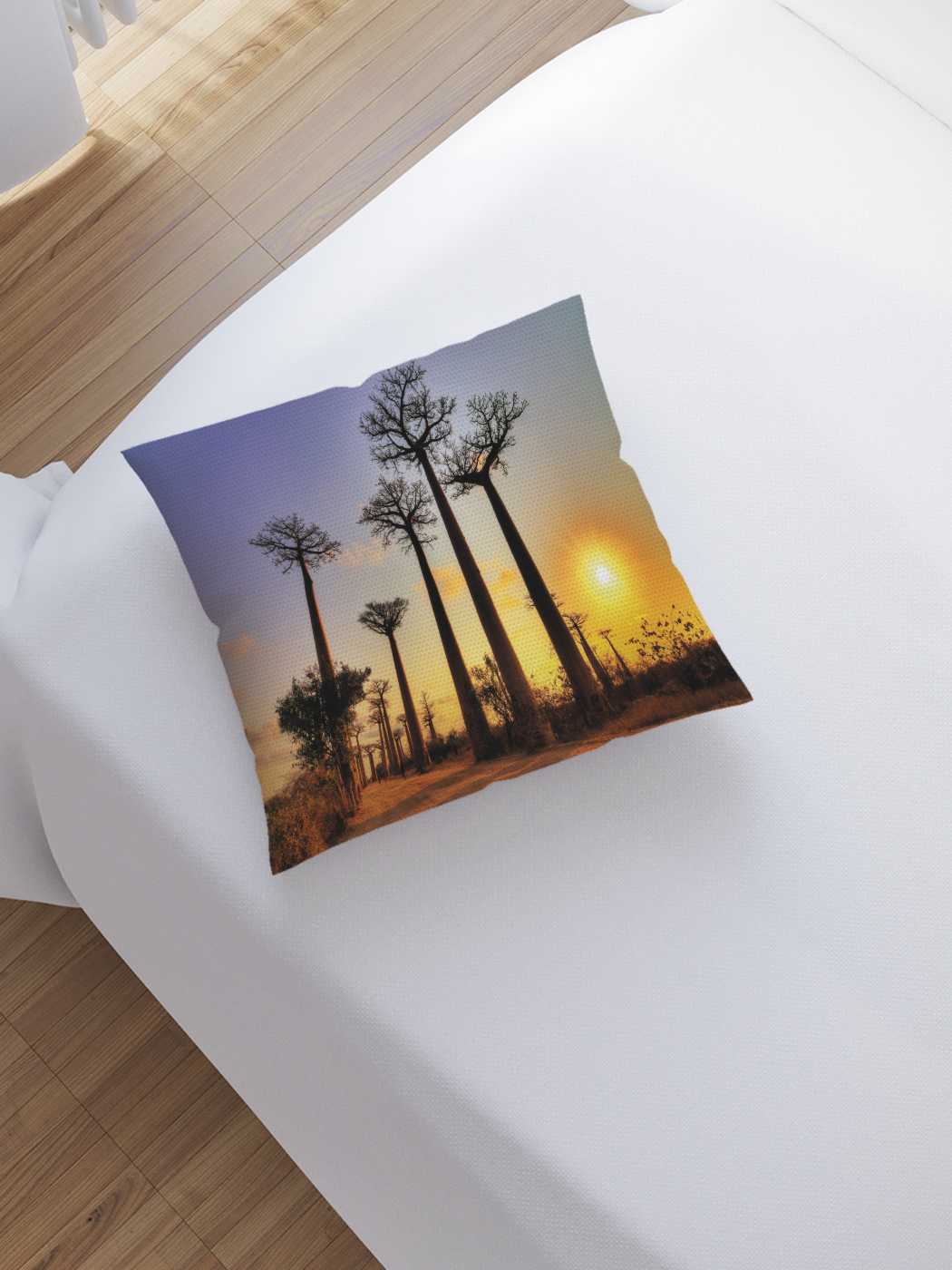 

Наволочка декоративная JoyArty "Аллея баобабов Мадагаскара" на молнии, 45x45 см, Оранжевый