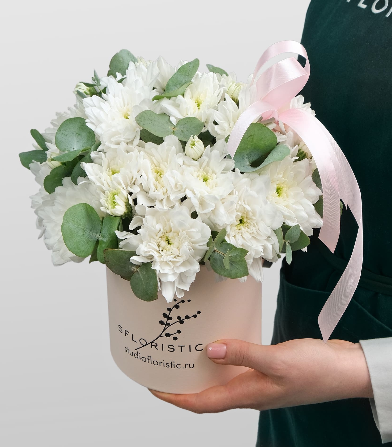 

Букет цветов Studio Floristic хризантема эвкалипт 22 см x 24 см белый Сказочное лето, Сказочное лето