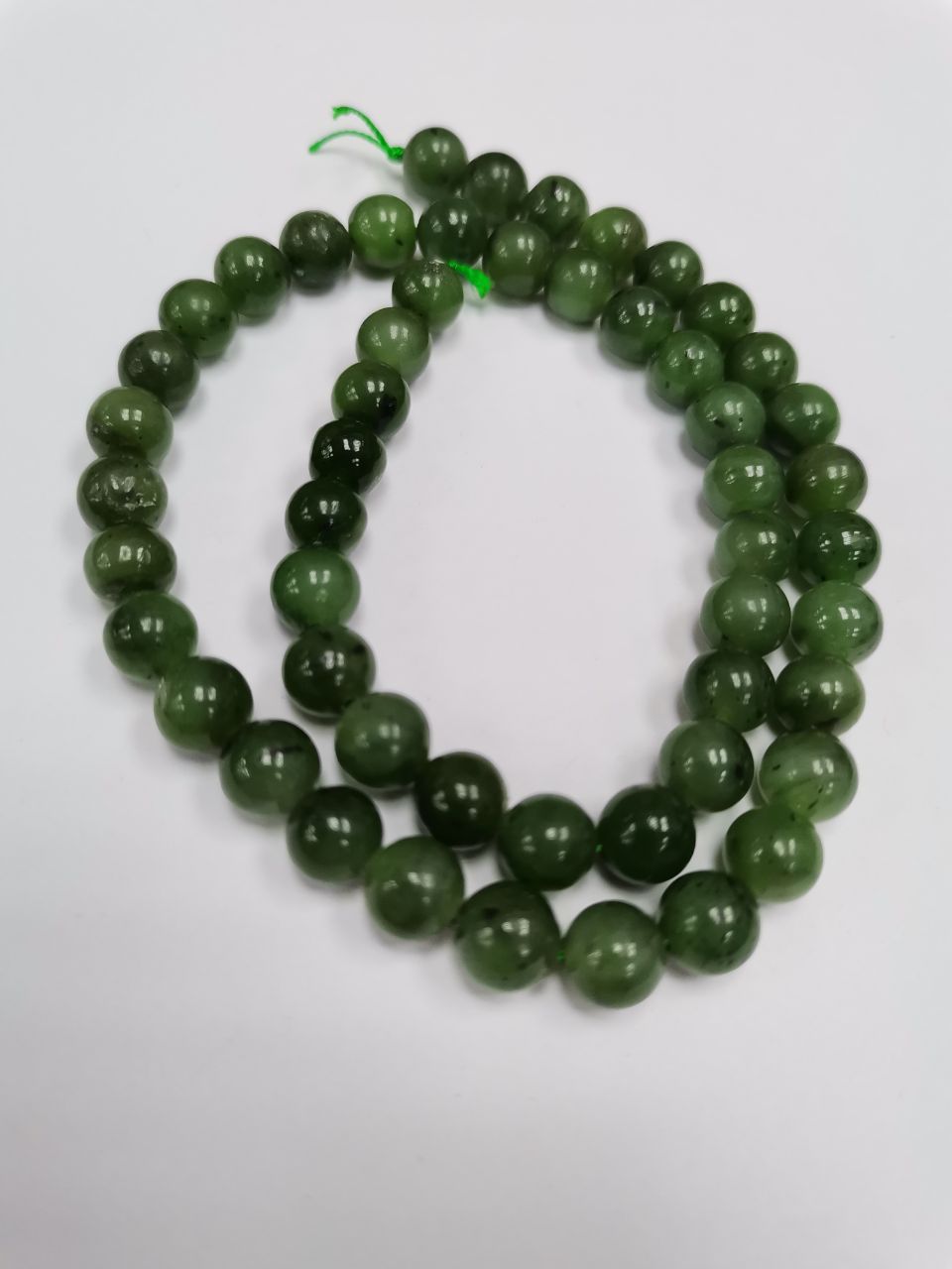 

Бусины из нефрита шарик 8 мм, длина нити 39 см, 49 бусин beads56, Зеленый, beads56