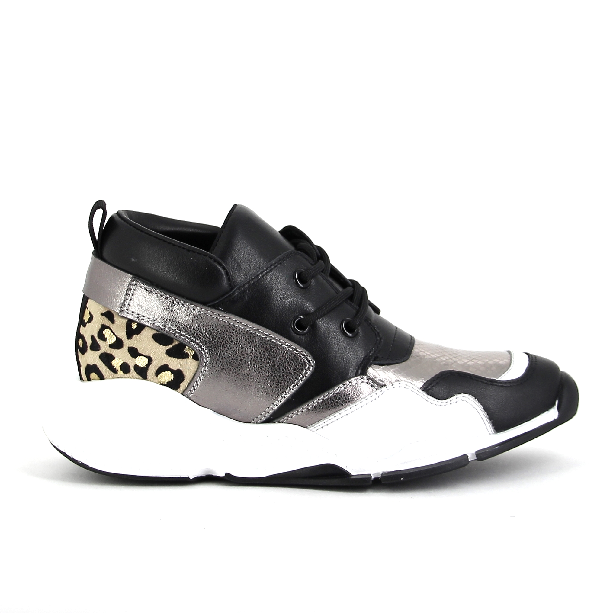 

Кроссовки женские Reebok Classic Leather х Collina Strada белые 35.5 EU, SWB656-33-GUN/6-41/6