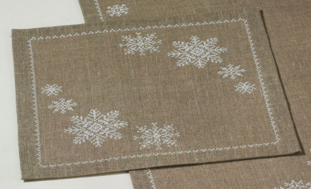 фото Набор для вышивания салфетки "снежинки на льне", арт.10 4620 permin