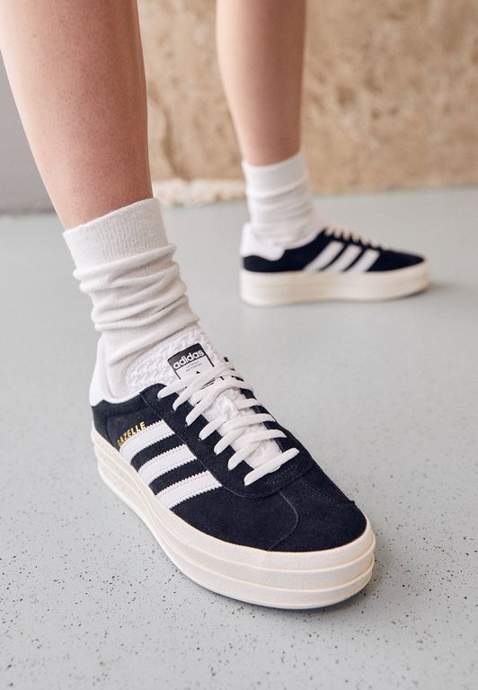 

Кеды женские Adidas Originals AD111A25A черные 39 1/3 EU, Черный, AD111A25A